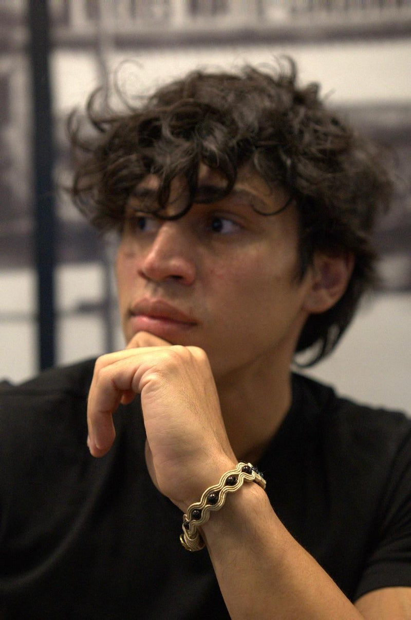 Handmade bracelet with black onyx and golden embroidery – Sir Roberts