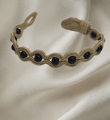 Handmade bracelet with black onyx and golden embroidery – Sir Roberts