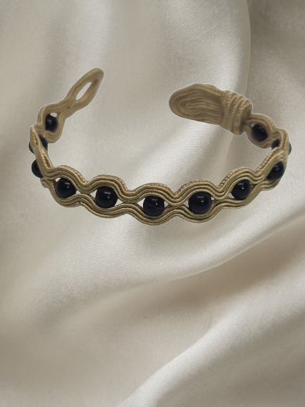 Handmade bracelet with black onyx and golden embroidery – Sir Roberts