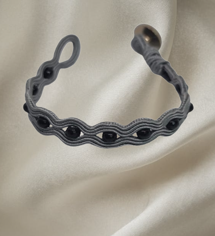 Handmade bracelet with black onyx and dark grey embroidery – Sir 