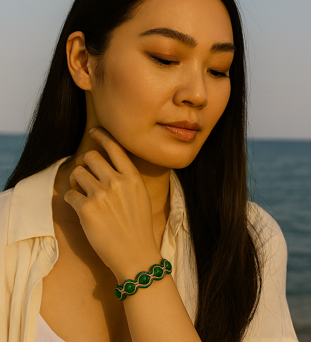 Handmade Italian green agate bracelet with emerald embroidered frame – Chic Collection