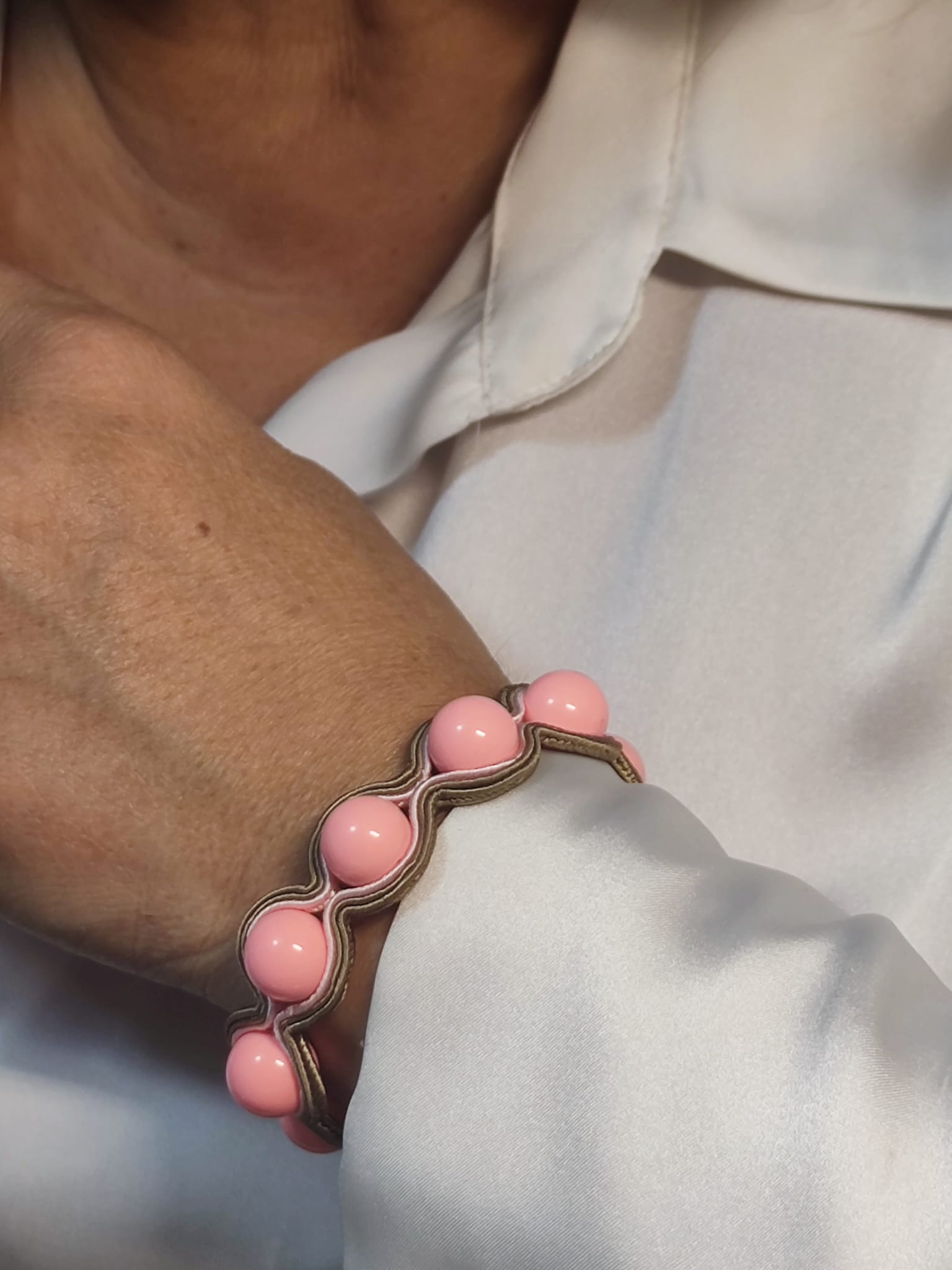 Handmade Italian pink coral bracelet with leather-tone embroidered frame – Chic Collection