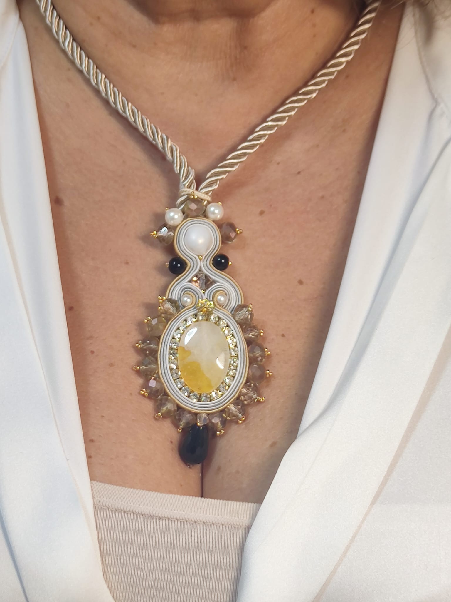 Handmade Italian necklace with yellow quartz cabochon, pearls and black onyx drop – Regina Collection