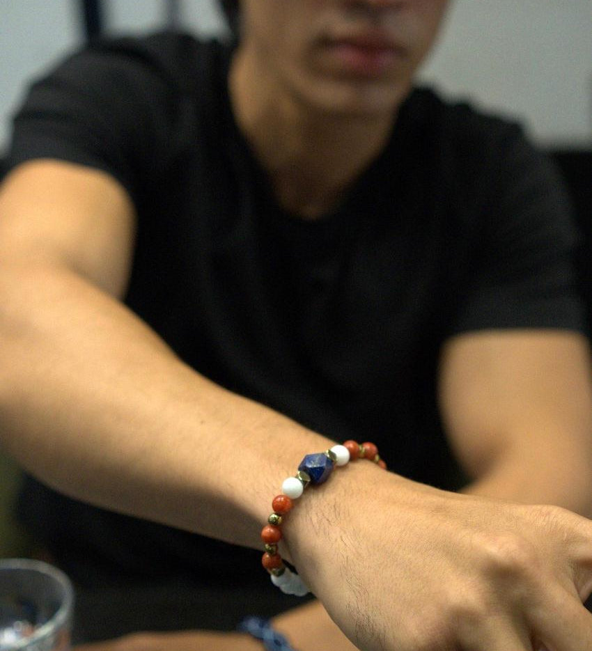 Men’s bracelet with lapis, green agate, turquoise paste, blue sunstones, paesina stone and gold-plated hematite – Sir Luxury