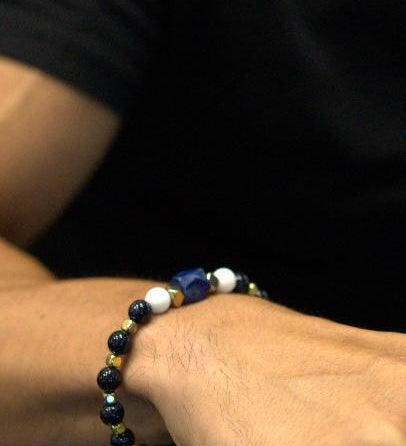 Men’s bracelet with lapis, white agate, sunstone flowers and gold-plated hematite – Sir Luxury