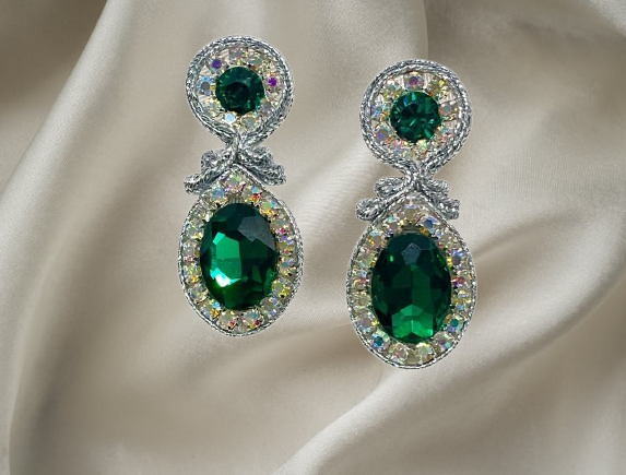 Handmade Italian earrings with emerald crystal and silver-toned embroidery – Star Collection