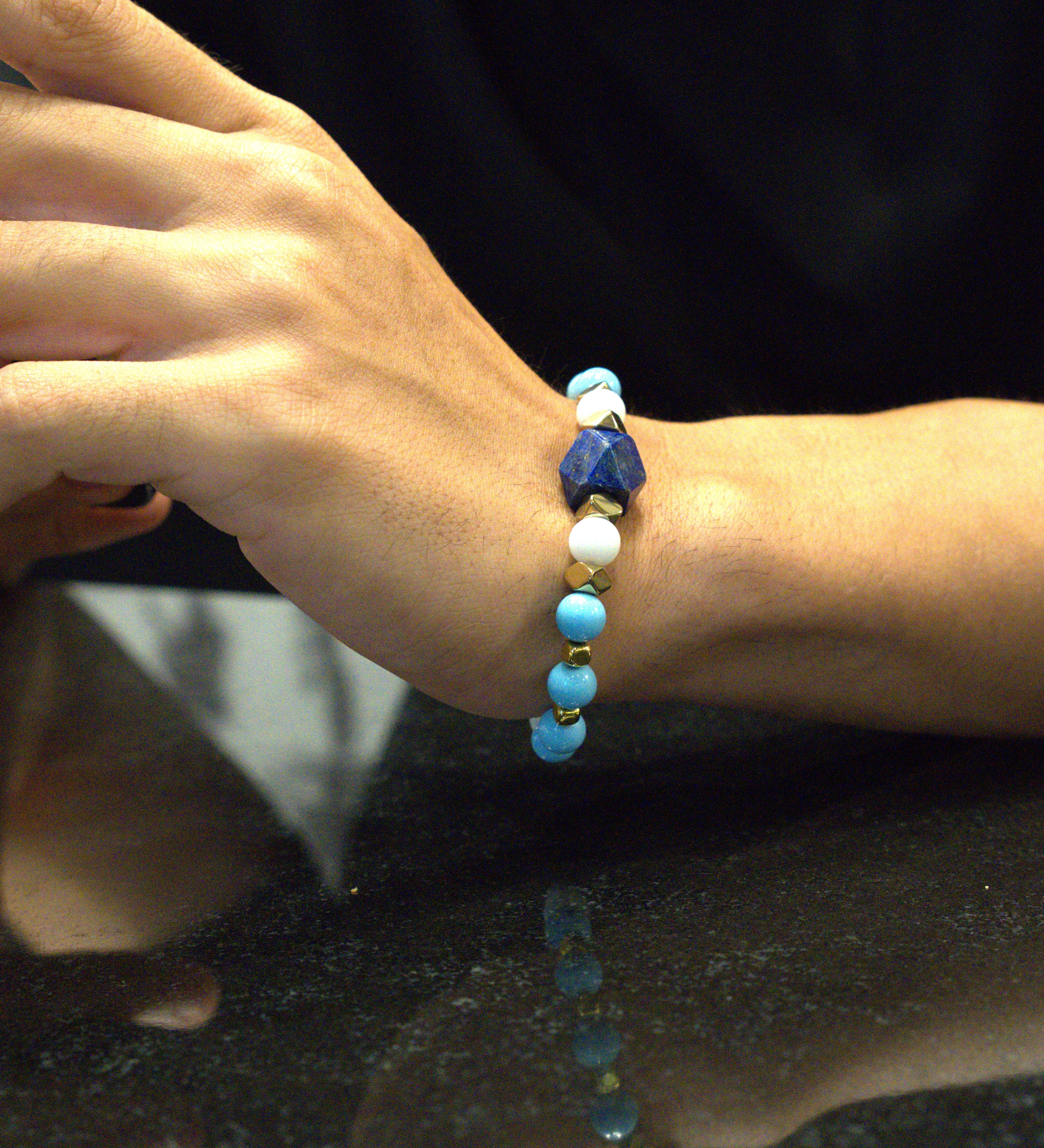 Men’s bracelet with lapis, white agate, sunstones and gold-plated hematite – Sir Luxury