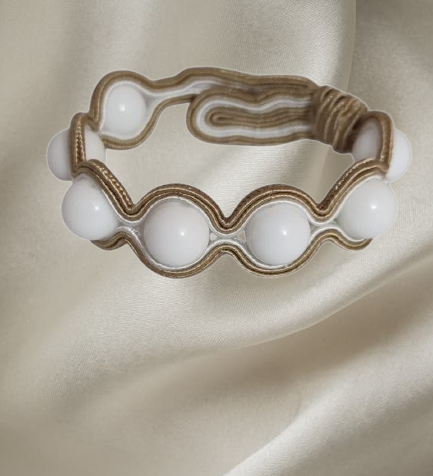 Handmade Italian white agate bracelet with gold embroidered frame – Chic Collection