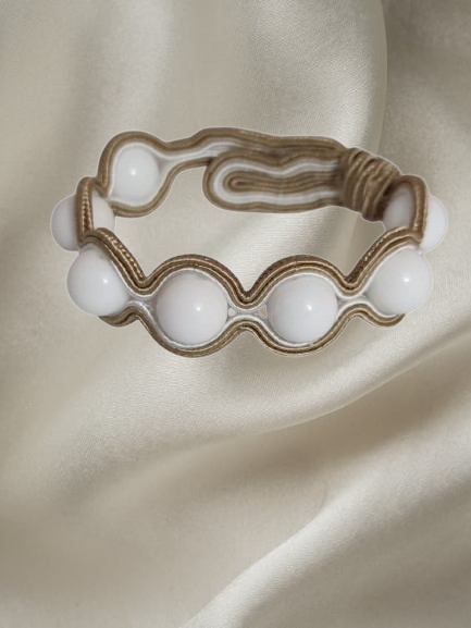 Handmade Italian white agate bracelet with gold embroidered frame – Chic Collection
