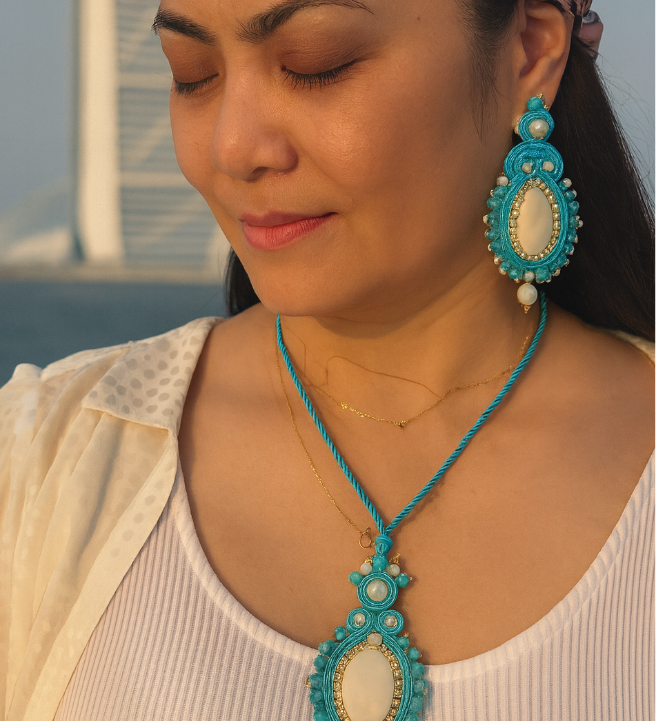 Handmade Italian mother-of-pearl and turquoise necklace with crystal halo – Regina Collection