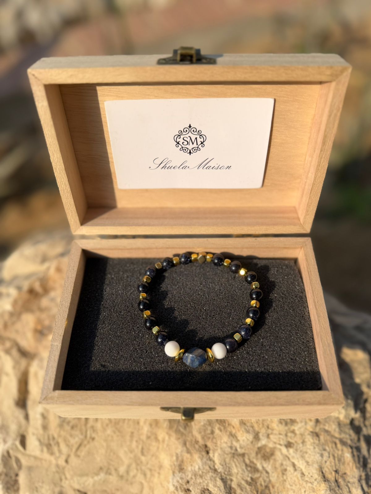 Men’s bracelet with lapis, white agate, sunstone flowers and gold-plated hematite – Sir Luxury