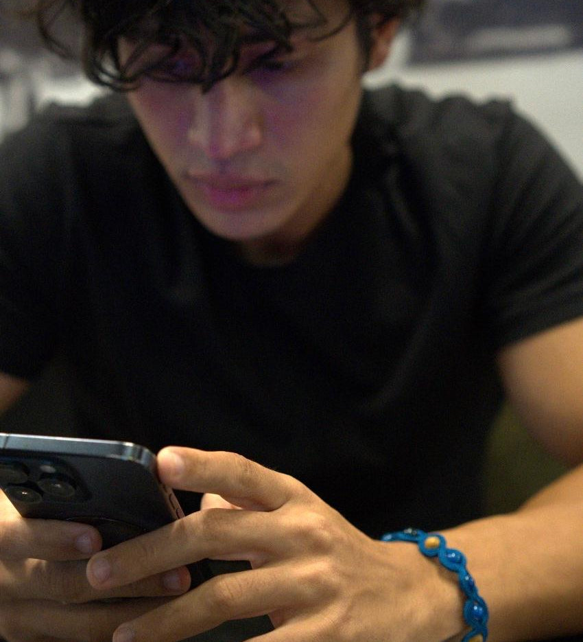 Handmade bracelet with blue agate landscape stone and blue embroidery – Sir Roberts