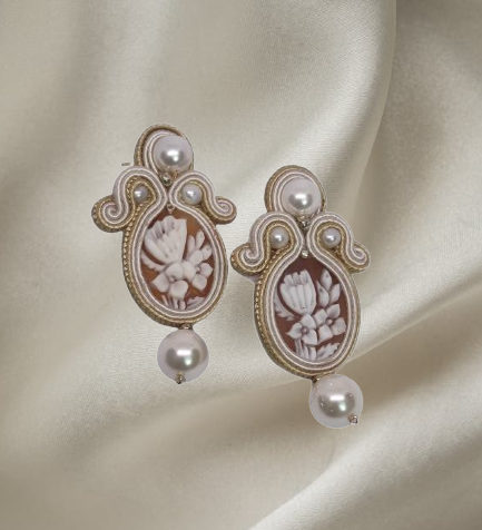 Handmade Italian sardonyx shell cameo earrings with freshwater pearls – Duchessa Collection