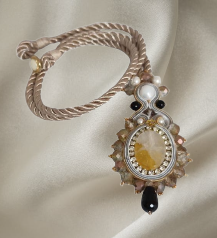 Handmade Italian necklace with yellow quartz cabochon, pearls and black onyx drop – Regina Collection