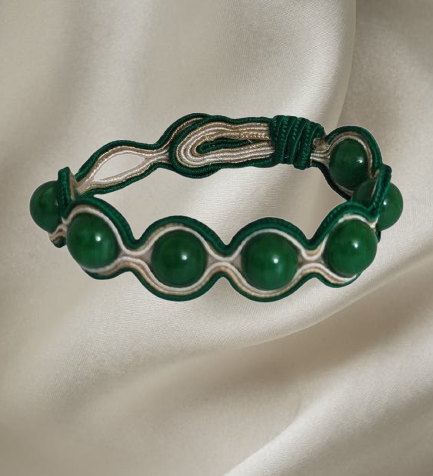 Handmade Italian green agate bracelet with emerald embroidered frame – Chic Collection