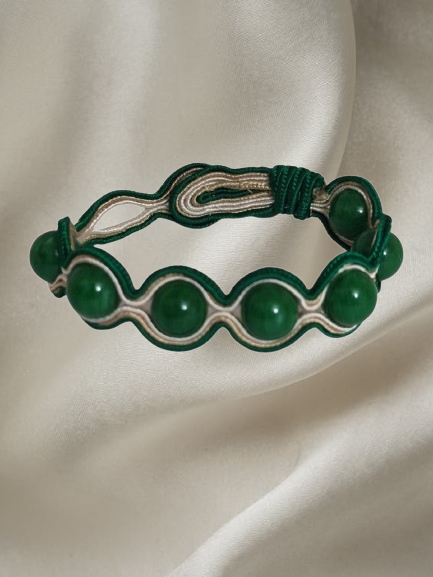 Handmade Italian green agate bracelet with emerald embroidered frame – Chic Collection
